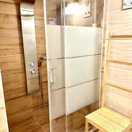 Cozy With Parking Near The Center Apartment *