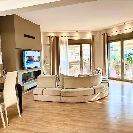 Cozy With Parking Near The Center Apartment *